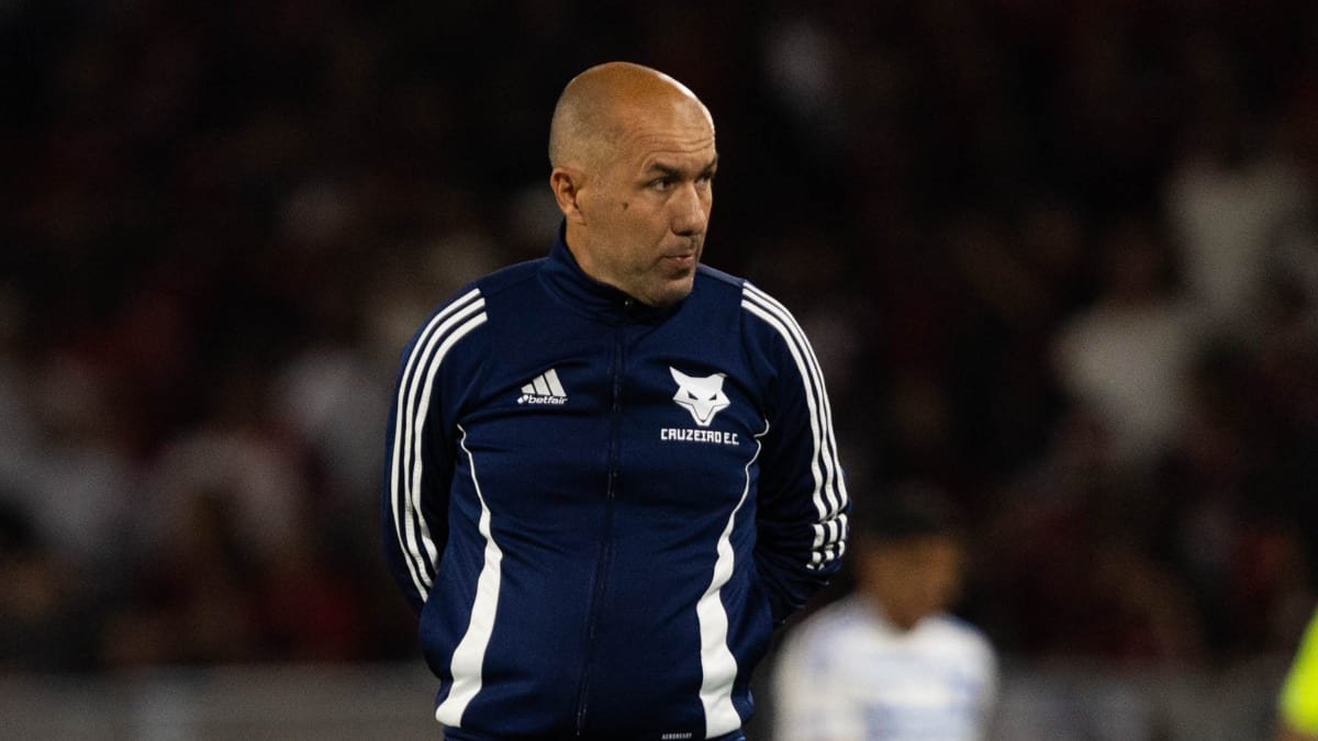 Leonardo Jardim comanda o Cruzeiro desde fevereiro de 2025 (foto: Thais Magalhães/Cruzeiro)