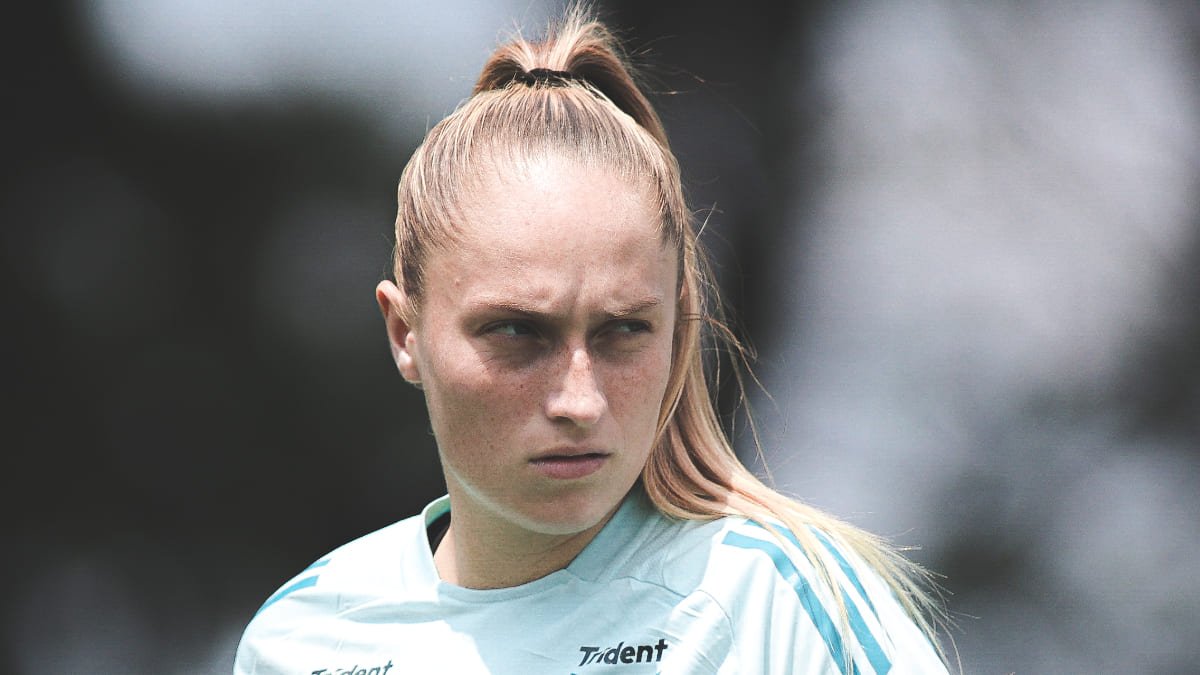 Isa Haas, zagueira do Cruzeiro, em treinamento na Toca da Raposa 1, em Belo Horizonte (foto: Gustavo Martins/Cruzeiro)