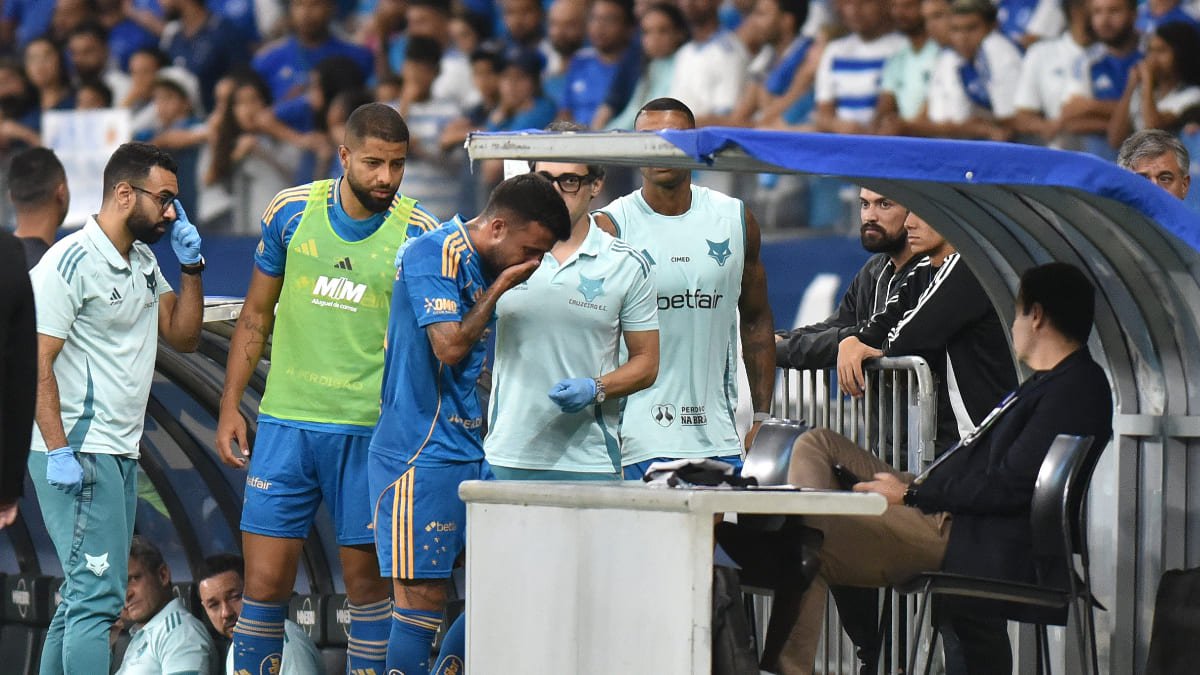 Matheus Henrique, volante do Cruzeiro, deixou o gramado do Mineirão no empate com o Sport às lágrimas (foto: Ramon Lisboa/EM/D.A. Press)