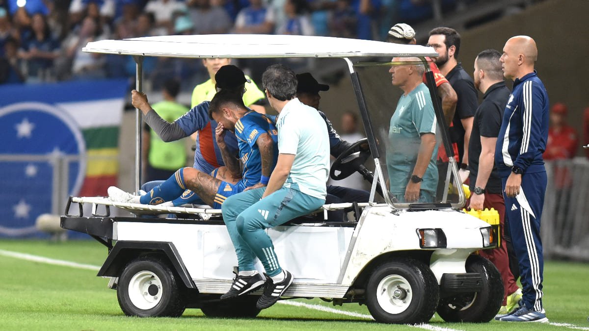 Matheus Henrique, volante do Cruzeiro, deixou o gramado do Mineirão no empate com o Sport às lágrimas (foto: Ramon Lisboa/EM/D.A. Press)