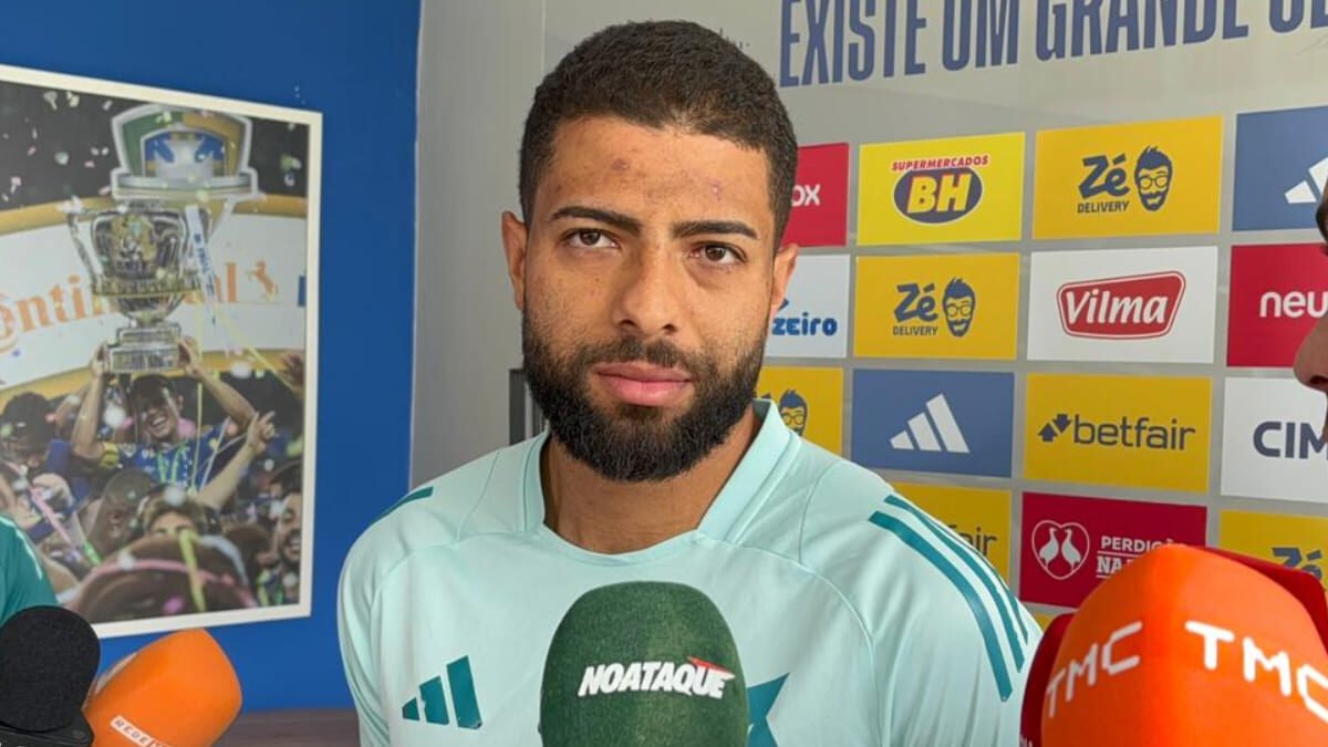 João Marcelo, zagueiro do Cruzeiro, em entrevista na Toca da Raposa 2 (foto: Sofia Cunha/No Ataque)