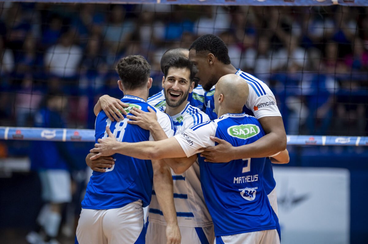 Cruzeiro comemora ponto contra Minas no Mineiro Masculino de Vôlei (foto: Divulgação/Cruzeiro)