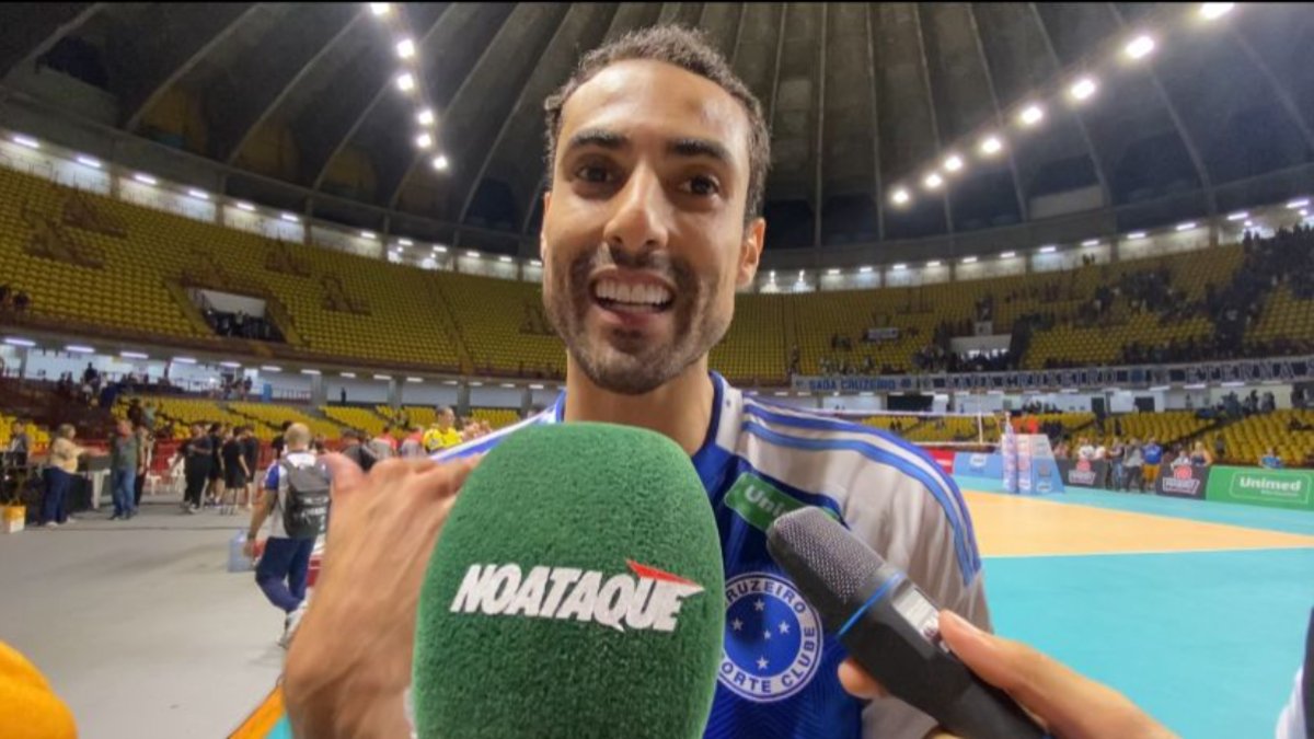 Douglas Souza após vitória do Cruzeiro por 3 sets a 0 sobre o Praia Clube na semifinal do Campeonato Mineiro Masculino de Vôlei (foto: Rafael Cyrne/No Ataque)