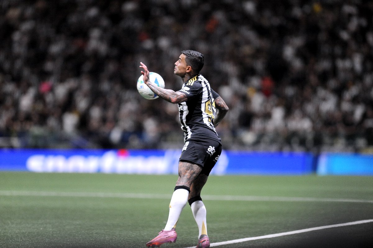 Dudu, atacante do Atlético, em ação na Arena MRV (foto: Alexandre Guzanshe/EM/D.A. Press)