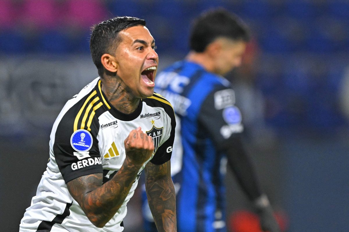 Dudu, atacante do Atlético, comemora gol contra o Independiente del Valle (foto: Rodrigo Buendía/AFP)