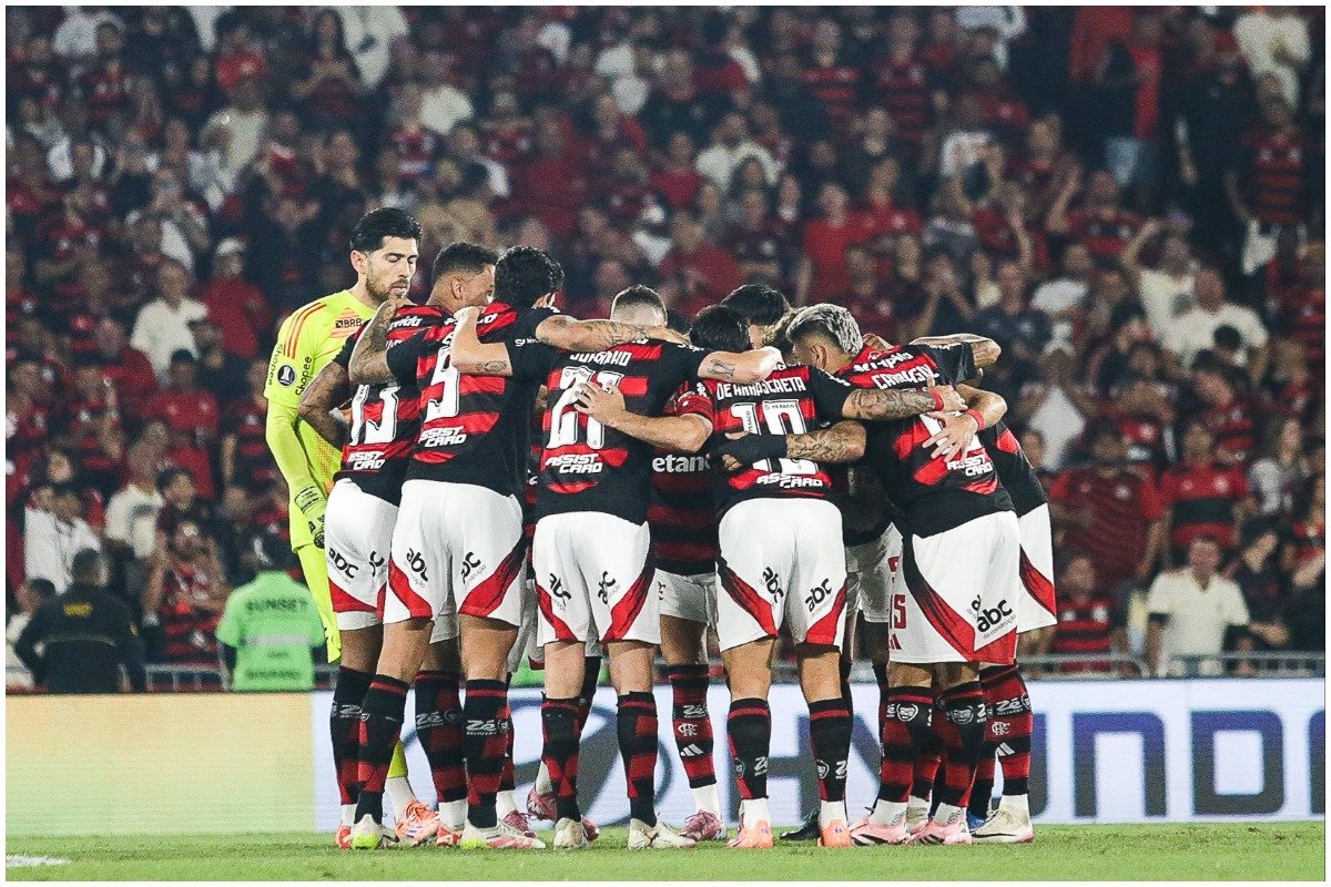 Equipe do Flamengo se reunindo na partida contra o Racing (foto: Divulgação/Flamengo)