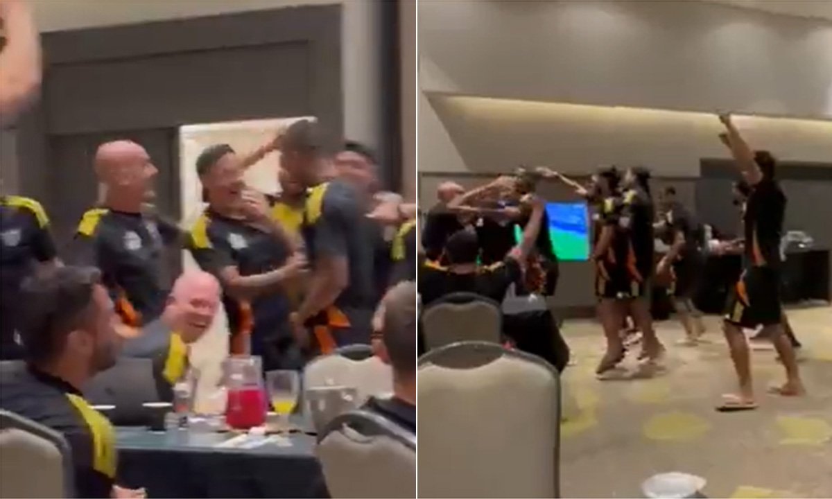 Elenco do Atlético celebra terceiro gol do time sub-17 (foto: Reprodução)