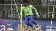 Hugo Souza treina pela Seleção Brasileira (foto: Rafael Ribeiro/CBF)