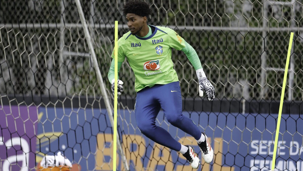 Hugo Souza treina pela Seleção Brasileira (foto: Rafael Ribeiro/CBF)