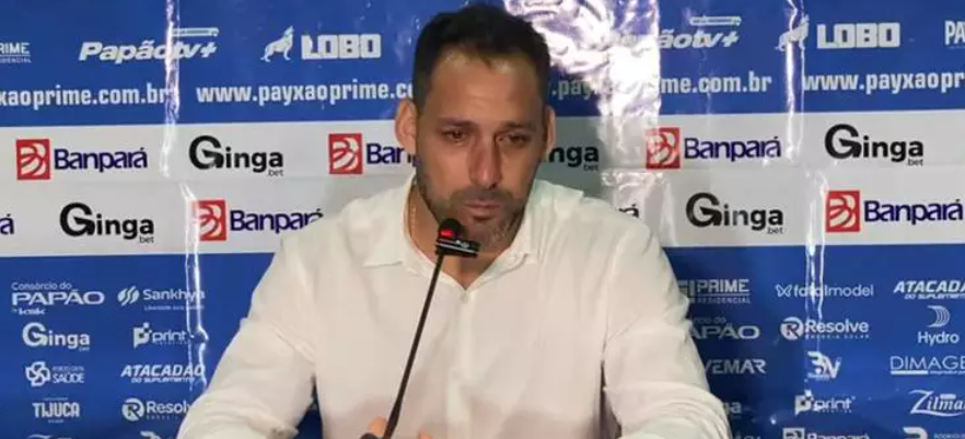 Carlos Frontini chorou enquanto concedia entrevista (foto: Reprodução)