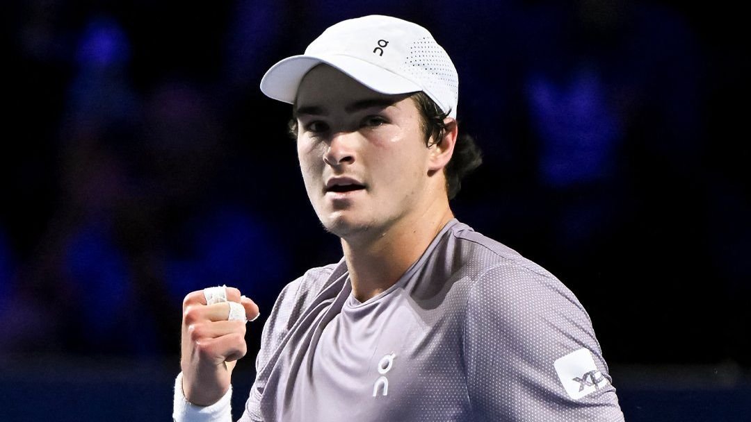 João Fonseca comemorando vitória no ATP 500 (foto: ATP Tour/Divulgação)