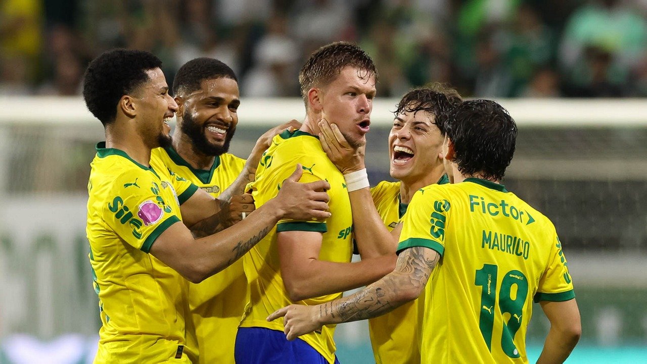 Jogadores do Palmeiras comemoram gol (foto: Cesar Greco/Palmeiras)
