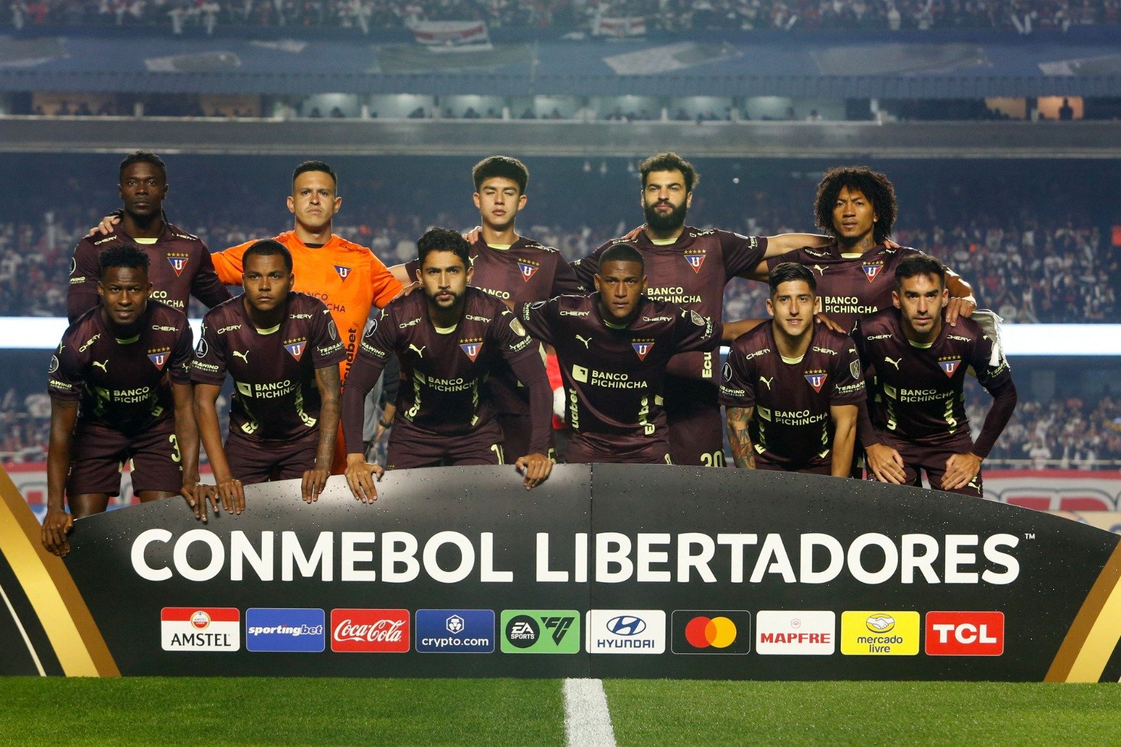 Jogadores da LDU (foto: Miguel Schincariol/AFP)