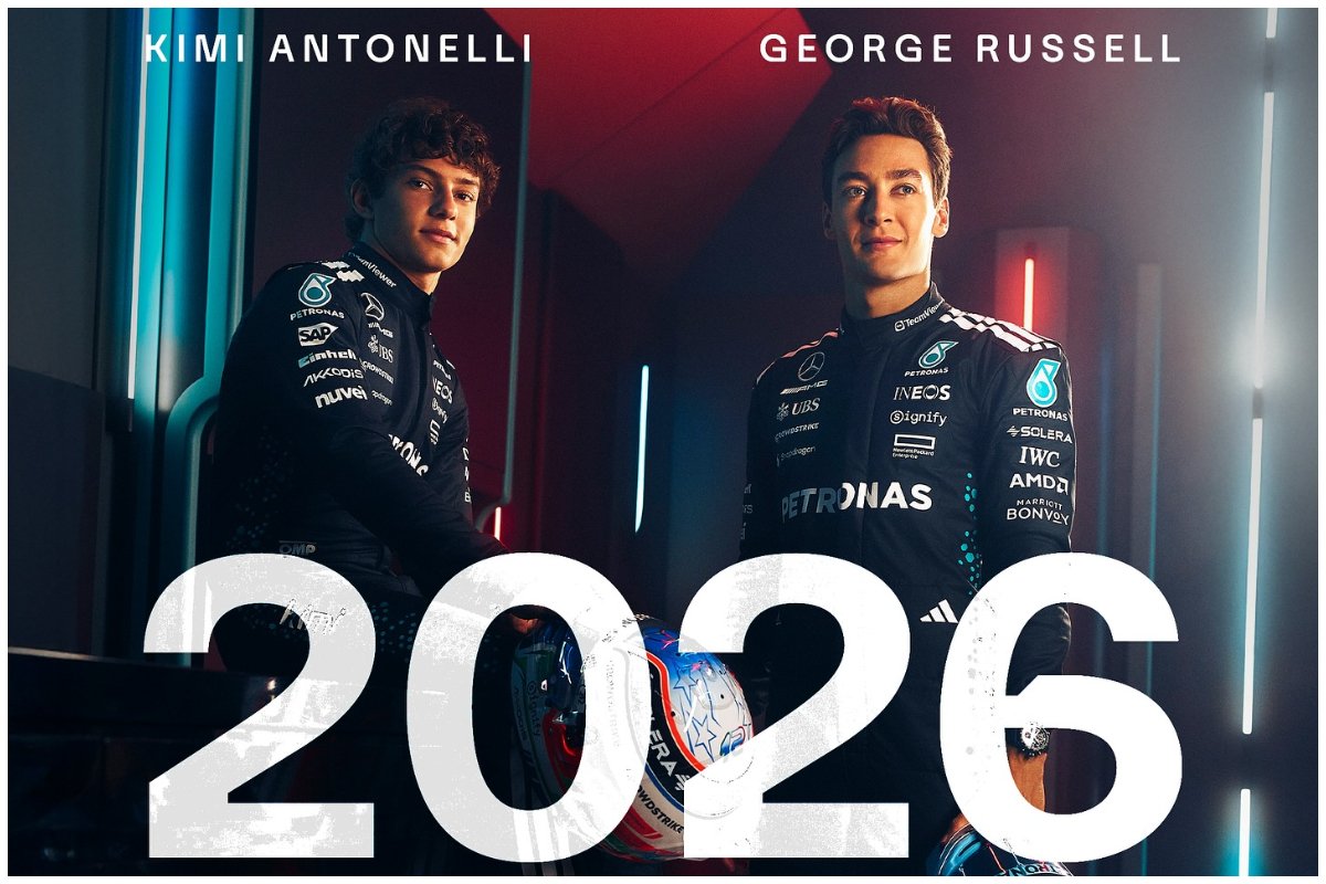 George Russel e Kimi Antonelli, pilotos da Mercedes em post de anuncio de renovação de contrato. (foto: Divulgação/Mercedes)