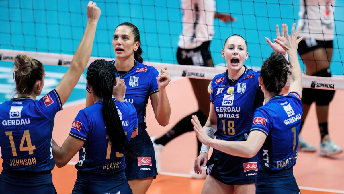 Minas comemora ponto na Superliga Feminina de Vôlei (foto: Hedgard Moraes/Minas Tênis Clube)