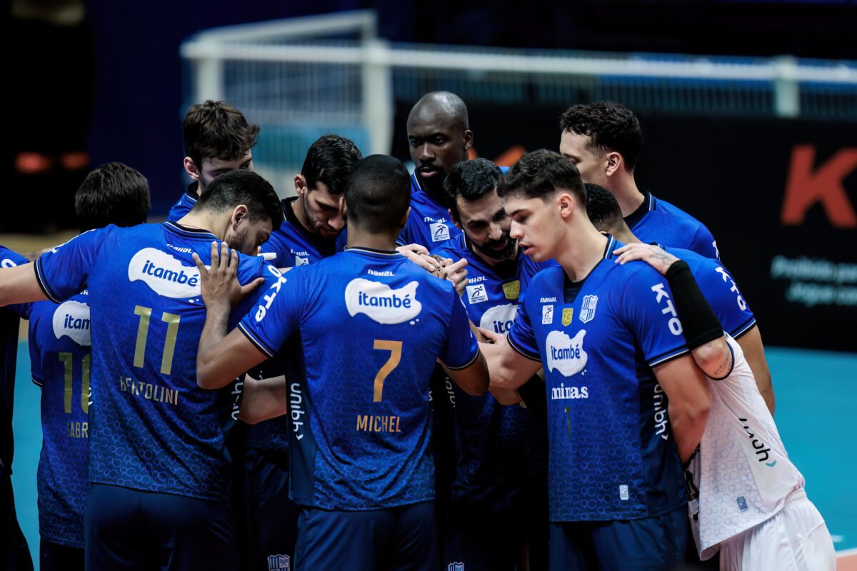 Time do Minas comemora ponto no Mineiro Masculino de Vôlei (foto: Hedgard Moraes/MTC)