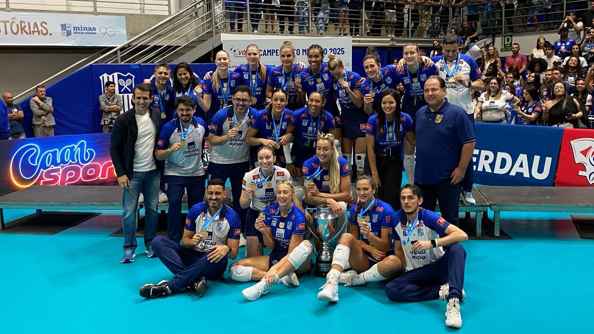 Minas comemora título do Mineiro Femnino de Vôlei (foto: Rafael Cyrne/No Ataque)