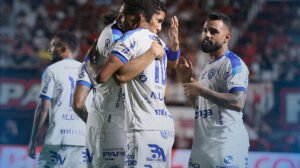 Paysandu abriu o placar contra o Atlético-GO, mas levou a virada e perdeu por 2 a 1 - Crédito: 