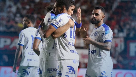 Paysandu abriu o placar contra o Atlético-GO, mas levou a virada e perdeu por 2 a 1 (foto: Divulgação)