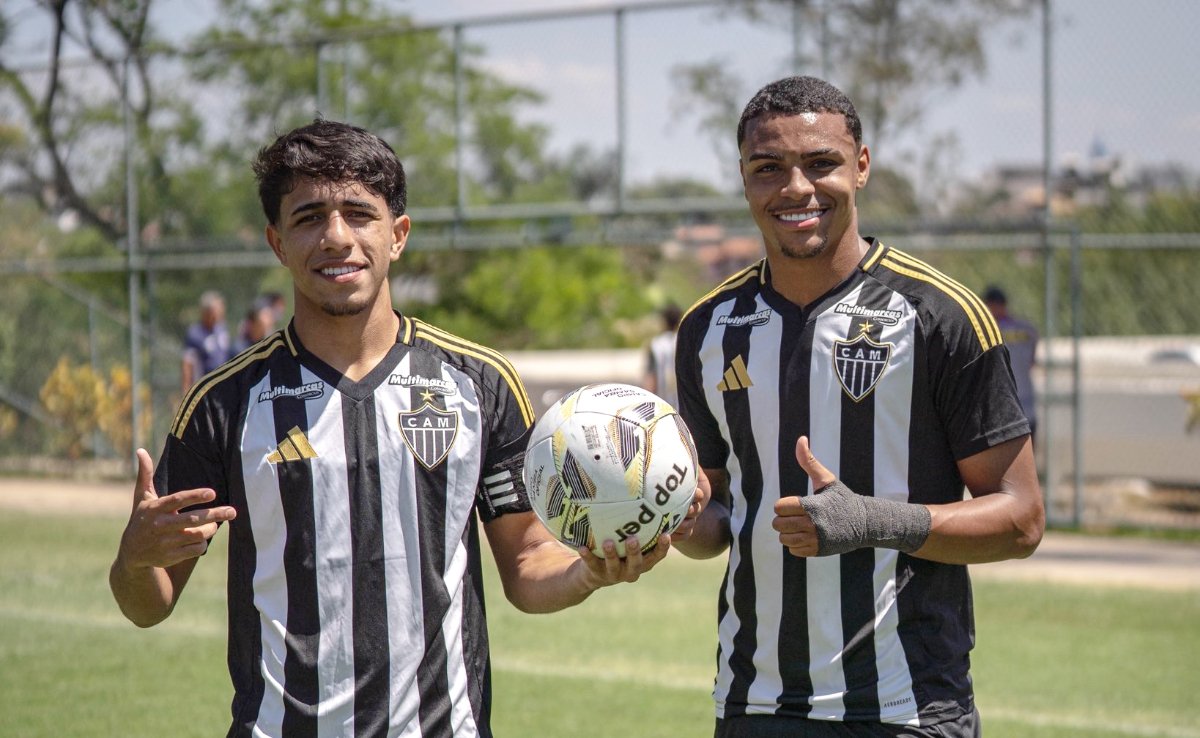 Pascini (lateral-esquerdo) e Cauã Soares (atacante), dois dos destaques do time sub-17 do Atlético (foto: Divulgação/X/@GaloNaBase)