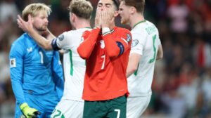 Cristiano Ronaldo lamenta pênalti perdido por Portugal diante da Irlanda - Crédito: 