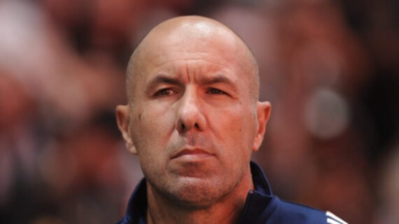 Leonardo Jardim lidera a comissão técnica do Cruzeiro desde fevereiro de 2025 (foto: Alexandre Guzanshe/EM/D.A Press)