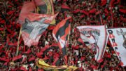 Torcida do Flamengo durante duelo decisivo contra o Palmeiras no Maracanã, pelo Brasileiro (foto: Mauro Pimentel/AFP)