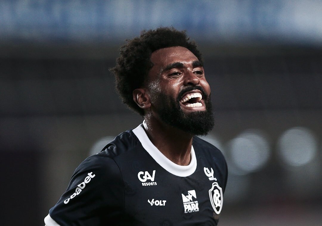 Jogador do Remo comemora gol (foto: Samara Miranda/Remo)