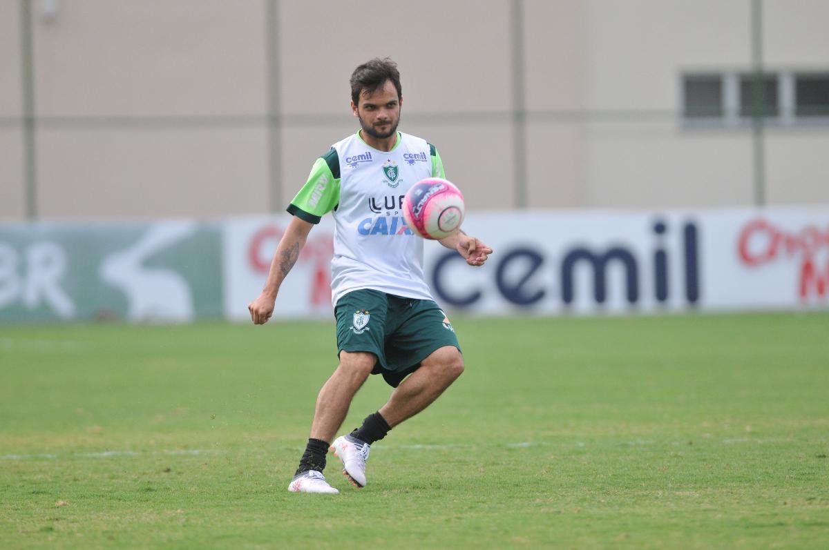 Norberto em treino do América em janeiro de 2018 - (foto: Alexandre Guzanshe/EM/D.A Press)