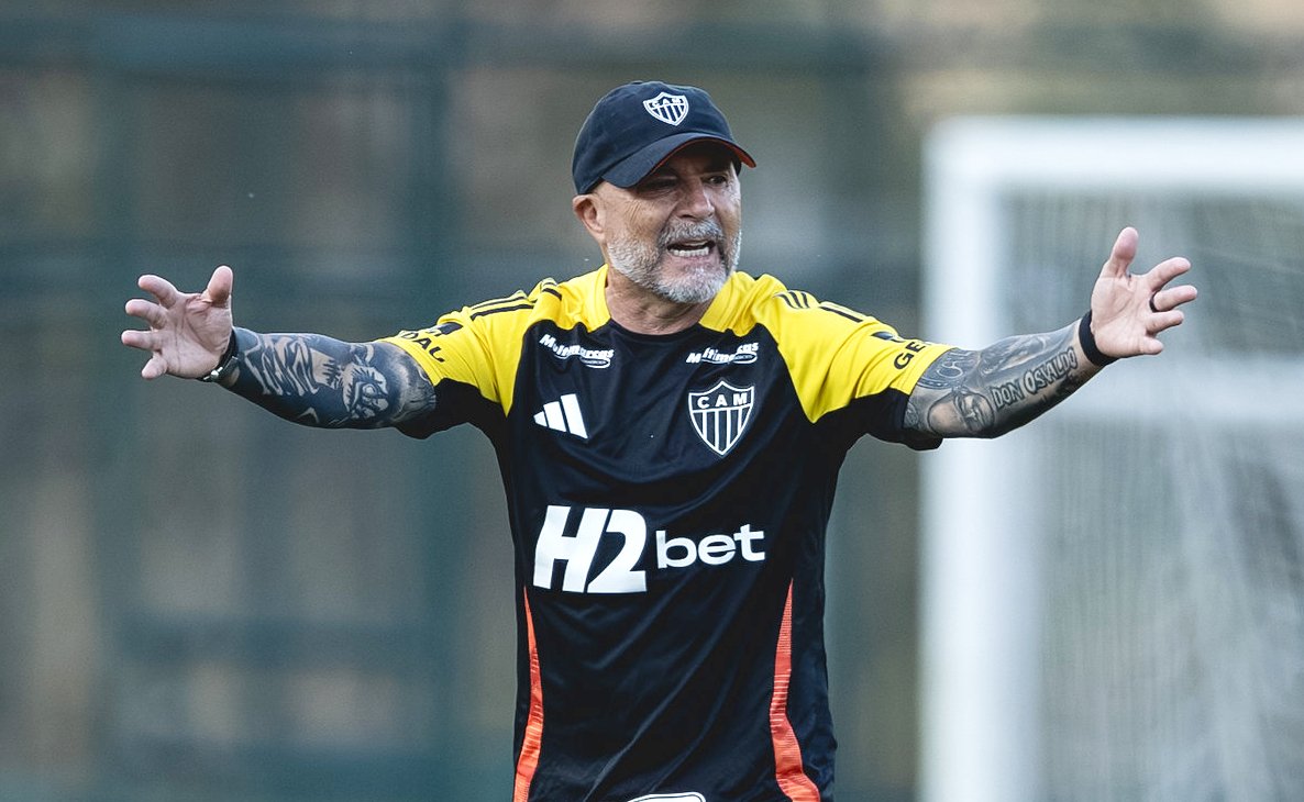 Jorge Sampaoli, técnico do Atlético, durante treinamento na Cidade do Galo (2/10) (foto: Pedro Souza/Atlético)