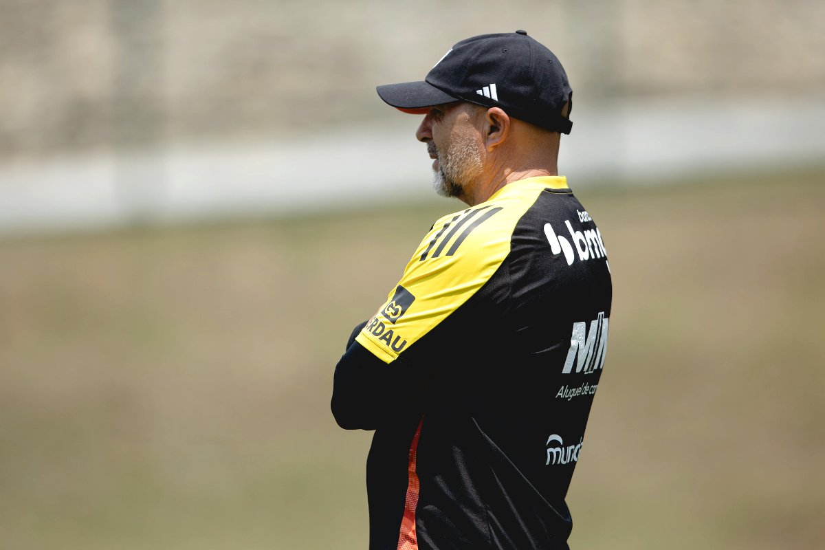 Jorge Sampaoli, técnico do Atlético, durante treinamento na Cidade do Galo (9/10) (foto: Pedro Souza/Atlético)