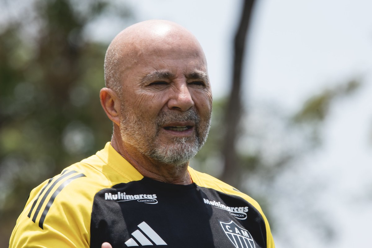 Jorge Sampaoli, técnico do Atlético, durante treinamento na Cidade do Galo (13/10) (foto: Pedro Souza/Atlético)