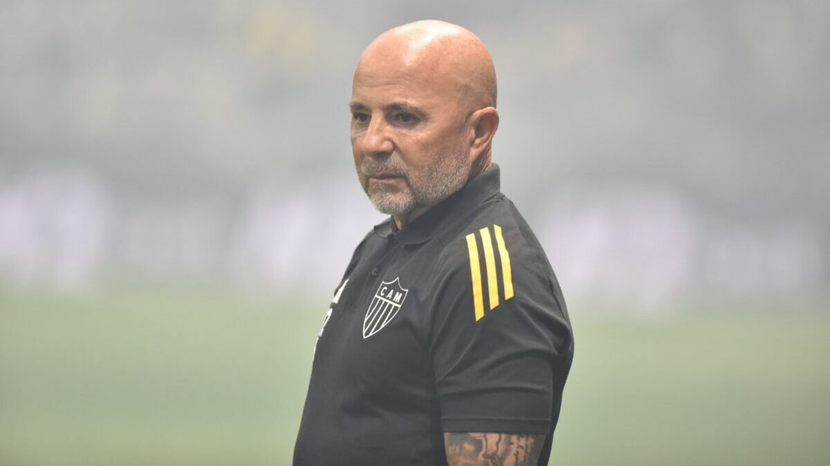 Sampaoli, técnico do Atlético, antes de partida contra o Cruzeiro na Arena MRV (foto: Ramon Lisboa/EM/D.A. Press)