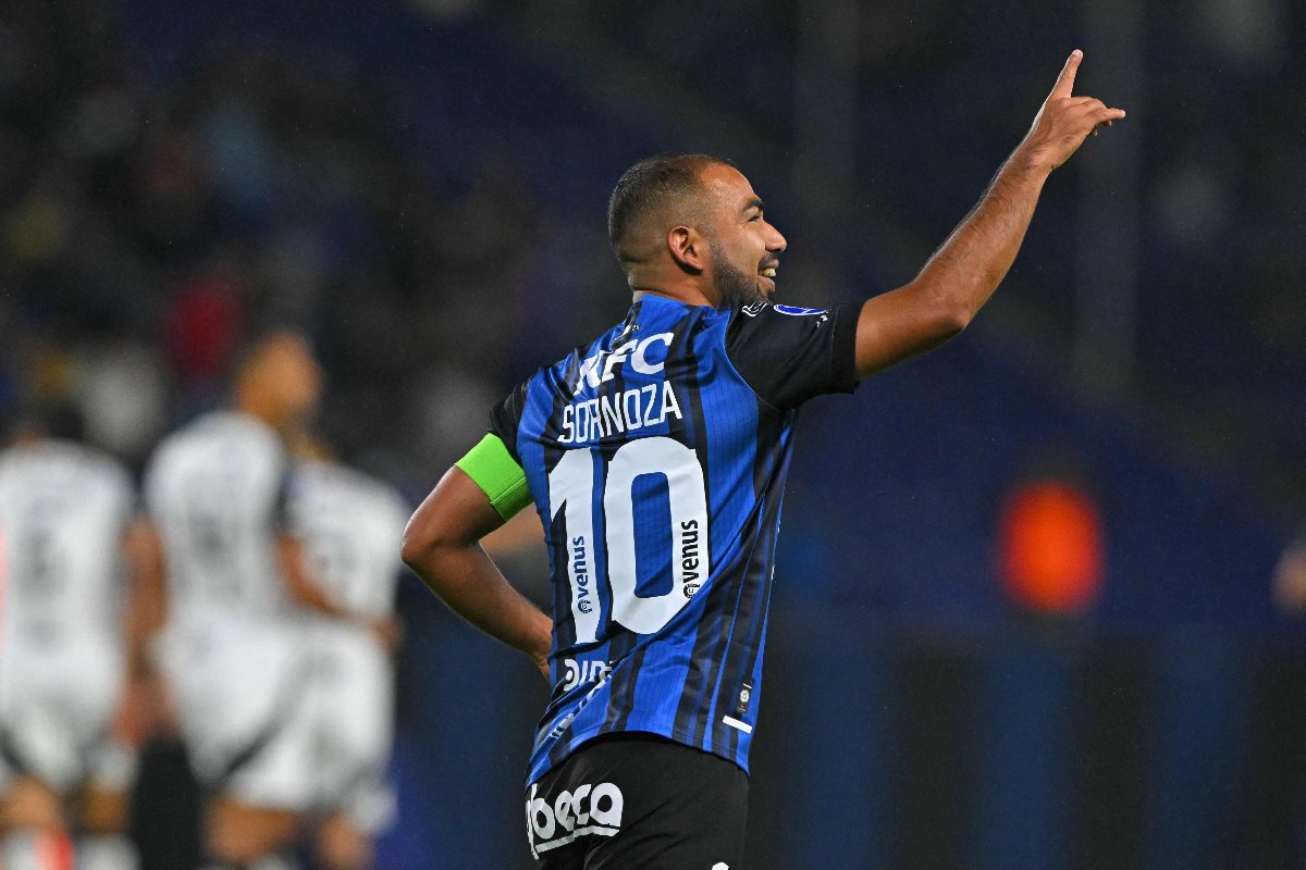 Sornoza comemora gol sobre o Atlético - (foto: Rodrigo BUENDIA / AFP)