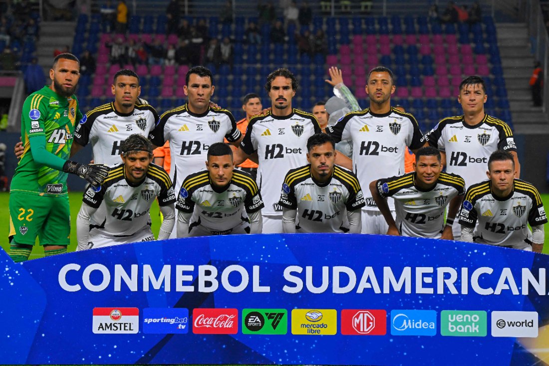 Jogadores do Atlético perfilados - (foto: Rodrigo Buendía/AFP)