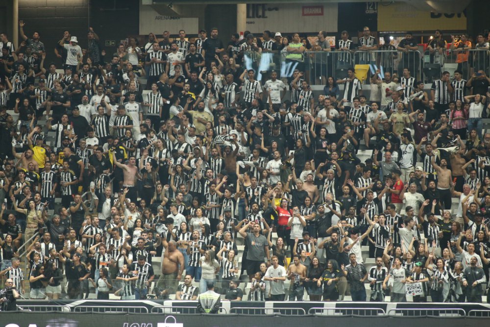Torcedores do Atlético durante duelo contra o Juventude na Arena MRV (2/10) (foto: Edésio Ferreira/EM/D.A. Press)