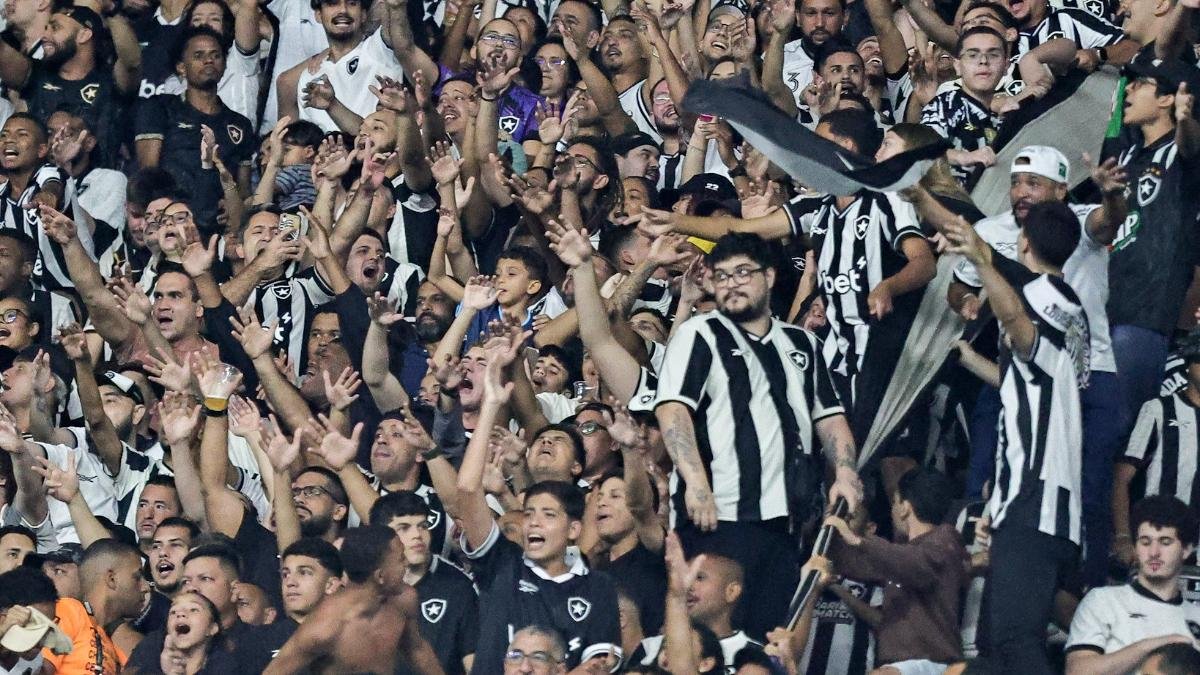 Torcida do Botafogo durante jogo contra o Flamengo no Brasileiro (foto: Arthur Barreto/Botafogo)