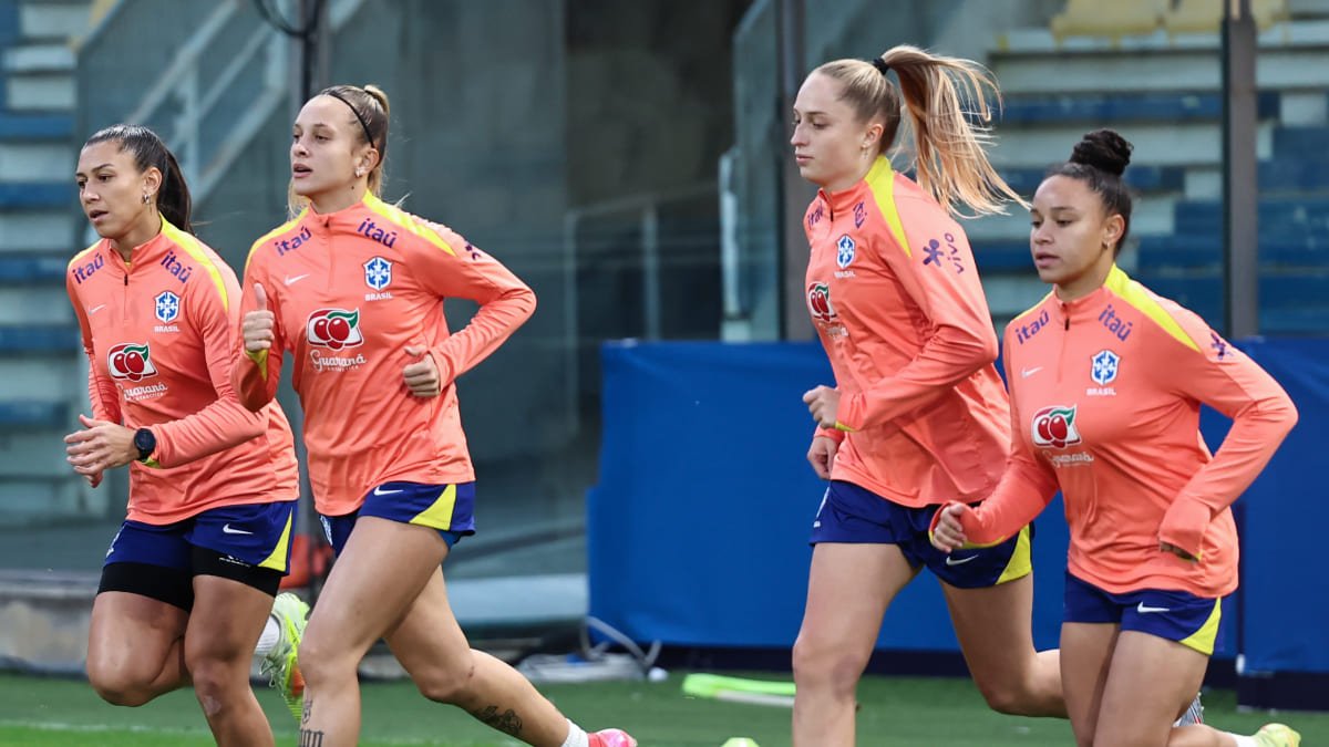 Vitória Calhau e Isa Haas, zagueiras do Cruzeiro, defenderam a Seleção Brasileira nos dois amistosos de outubro, contra Inglaterra e Itália (foto: Lívia Villas Boas/CBF)