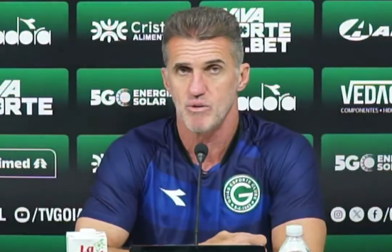 Técnico Vagner Mancini em entrevista no Goiás (foto: Divulgação)
