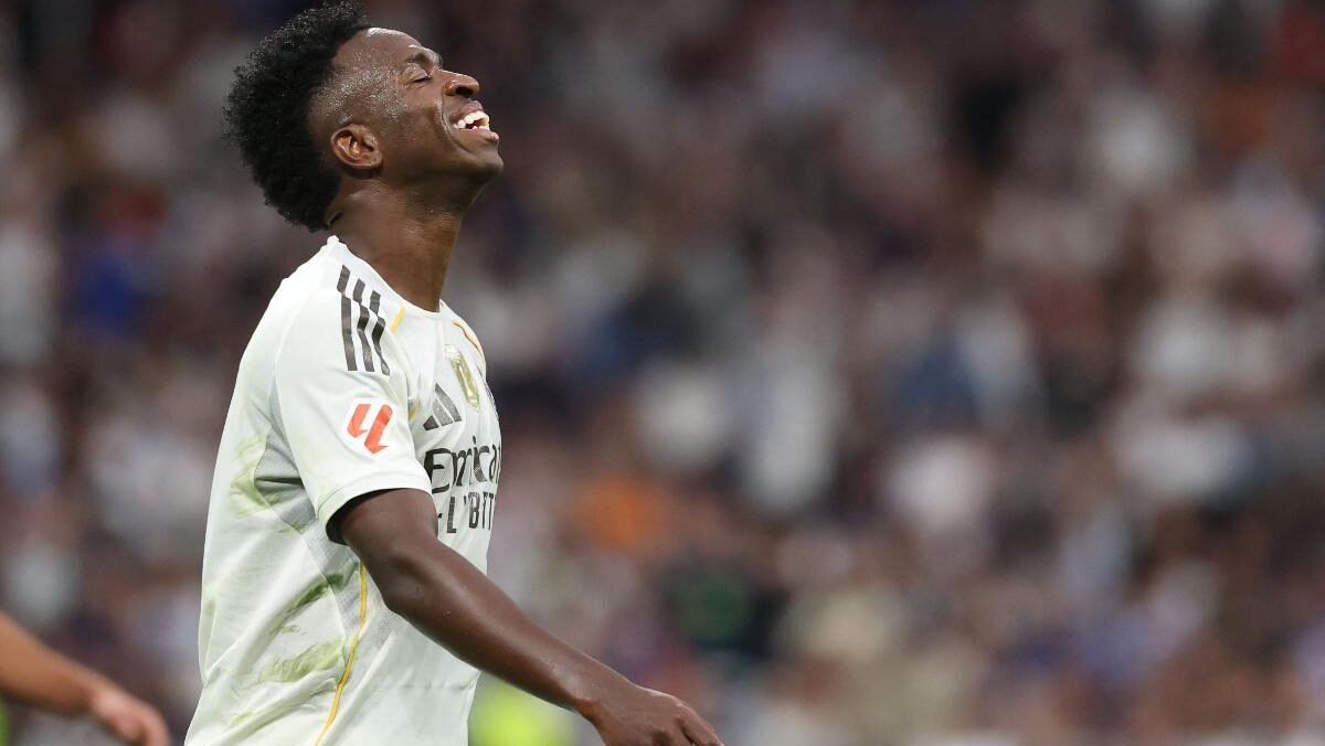Vini Jr. durante Real Madrid x Barcelona, no Santiago Bernabéu (foto: Oscar del Pozo/AFP)