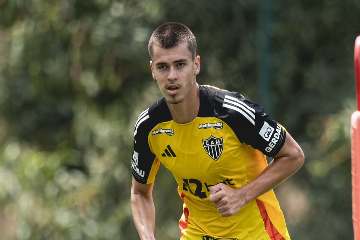 Zagueiro Vitão, do Atlético, durante treinamento na Cidade do Galo (13/10) (foto: Pedro Souza/Atlético)