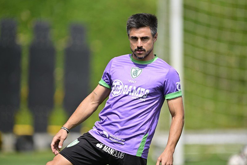 Willian Bigode em treino do América (foto: Mourão Panda/América)