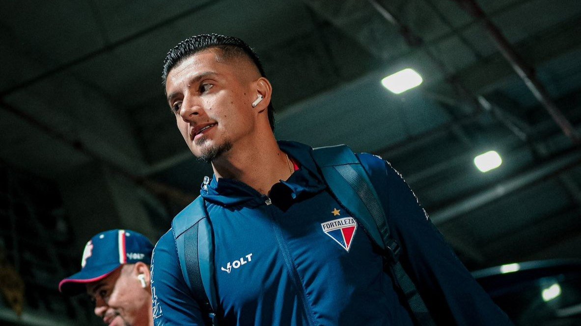 Meia Yeison Guzmán é titular do Fortaleza (foto: Mateus Lotif/FEC)