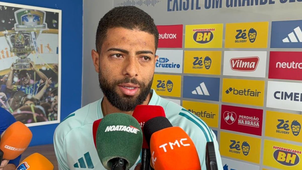 João Marcelo, zagueiro do Cruzeiro, em entrevista na Toca da Raposa 2 (foto: Sofia Cunha/No Ataque)