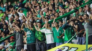 Torcida da Chape lotou a Arena Condá - Crédito: 