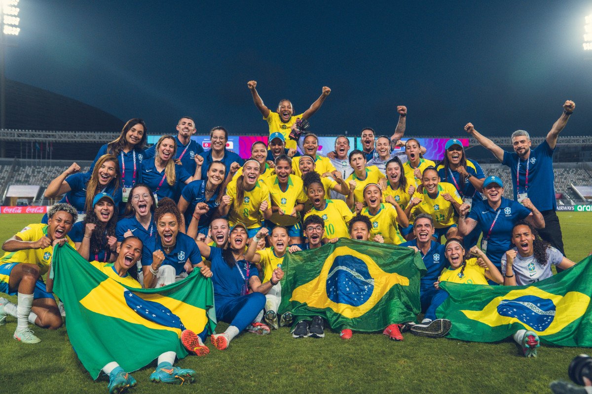 Seleção Brasileira comemora vaga na semifinal da Copa do Mundo Feminina Sub-17 (foto: Fabio Souza/CBF)