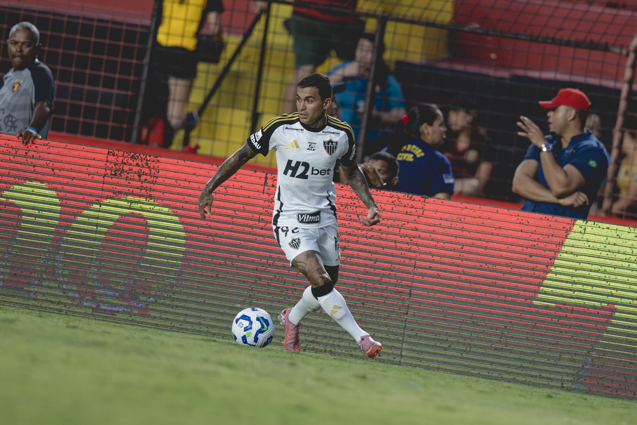 Dudu, atacante do Atlético, em ação contra o Sport pelo Campeonato Brasileiro - (foto: Pedro Souza/Atlético)