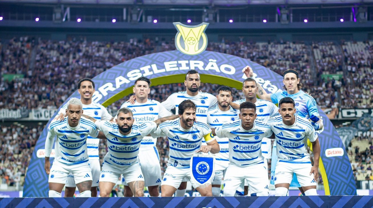 Time do Cruzeiro perfilado (foto: Samuel Andrade/Cruzeiro)