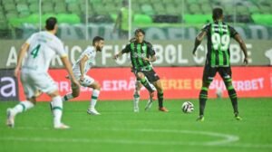 Lance do jogo entre América e Cuiabá, no Independência - Crédito: 