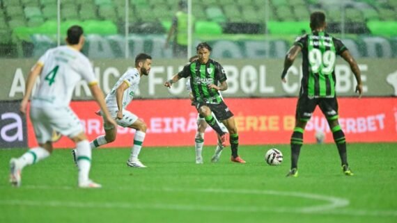 América e Cuiabá (foto: Mourão Panda / América)